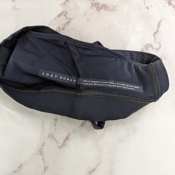 ADAY Sports Bra Womens Lighten Up Shadow Square Neck V Back Gray Black - Picture 8 of 9